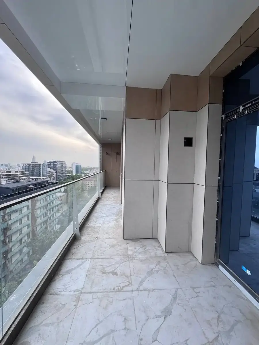 3 xonali kvartira sotiladi − 79 m²