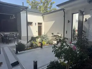 2 qavatli uy − 380 m², 3 sot. 