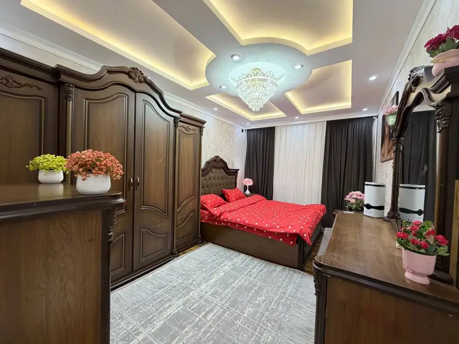 4 xonali kvartira sotiladi − 76 m²