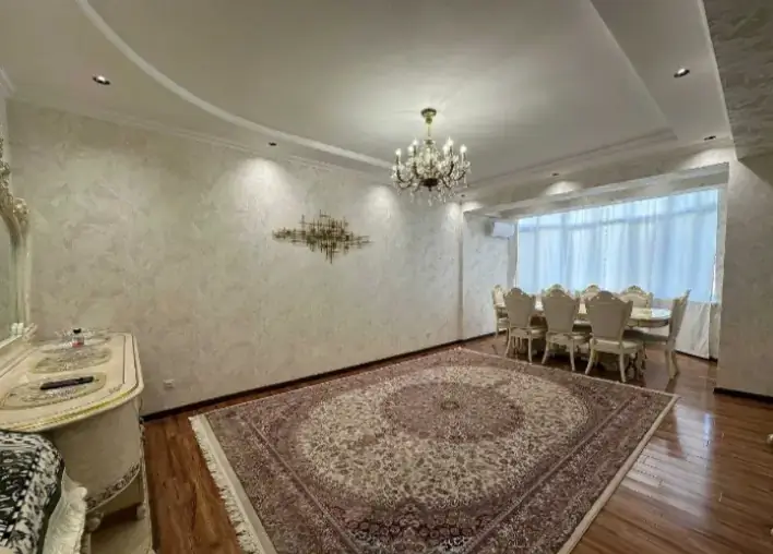 Продается 4-комнатная квартира − 114 м²