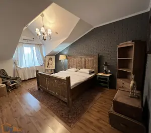 Сдается 3-комнатная квартира − 120 м²