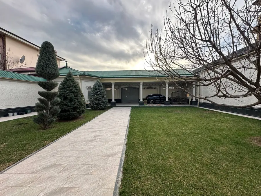 Ijaraga 2 qavatli uy − 500 m²