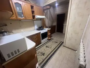 Продается 2-комнатная квартира − 58 м²