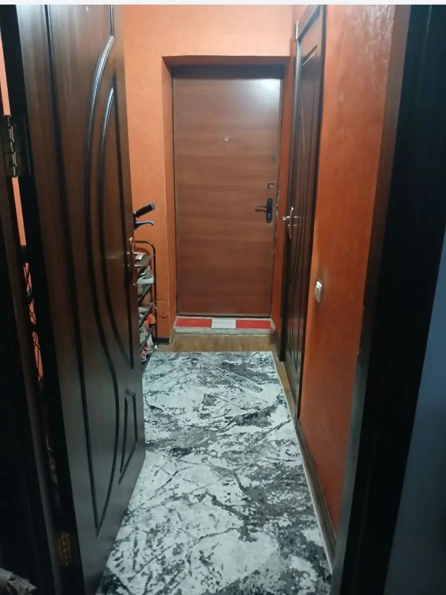 2 xonali kvartira sotiladi − 260 m²