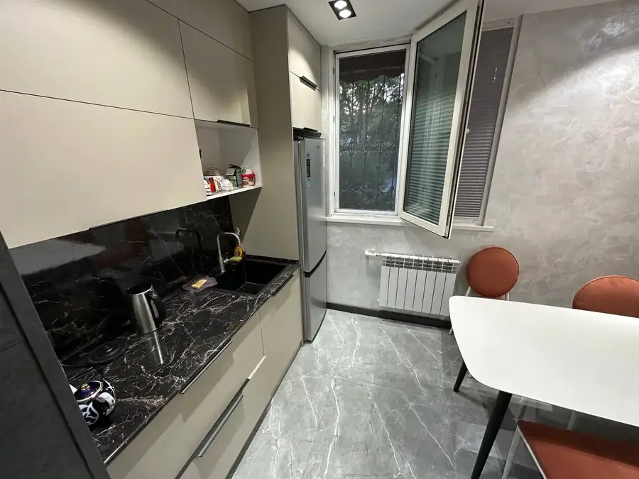 Ijaraga ofis − 100 m²