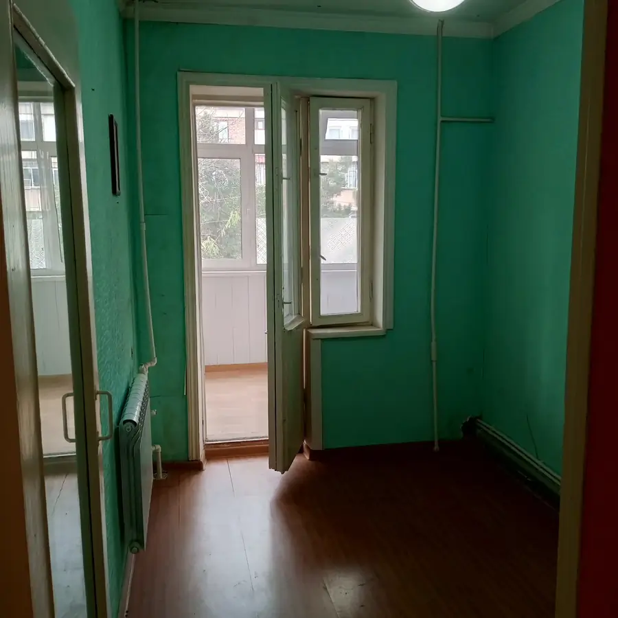 Продается 1-комнатная квартира − 52 м²