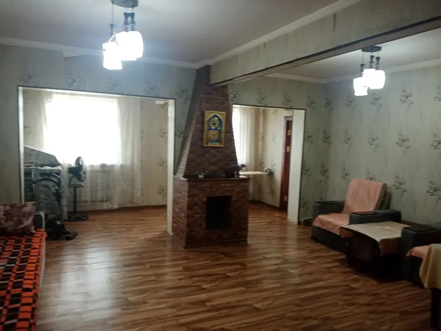 Более 5 xonali kvartira sotiladi − 102.7 m²