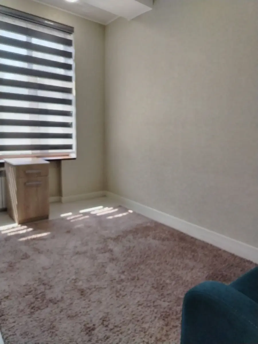 Продается 4-комнатная квартира − 107 м²