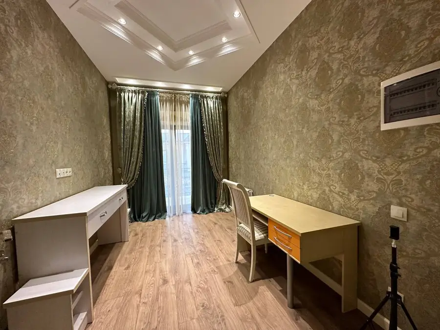 3 qavatli uy sotiladi − 450 m²