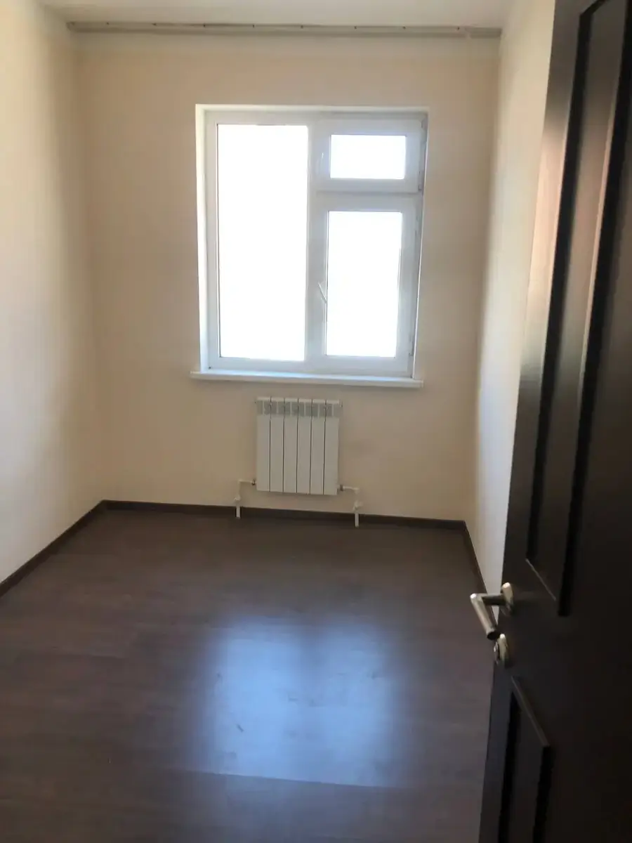 3 xonali kvartira sotiladi − 57 m²