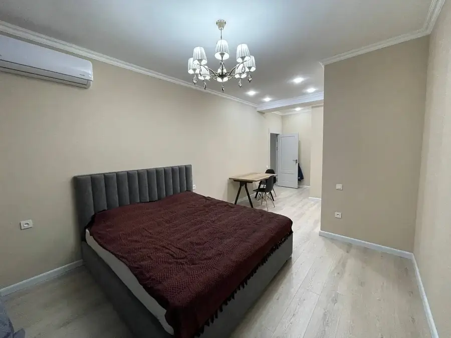 Продается 2-комнатная квартира − 70 м²