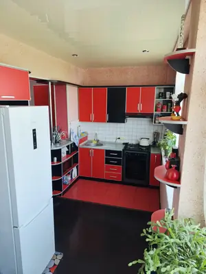 Продается 4-комнатная квартира − 95 м²