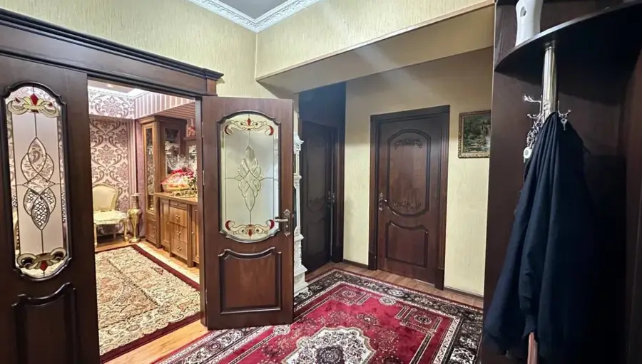 Продается 4-комнатная квартира − 100 м²