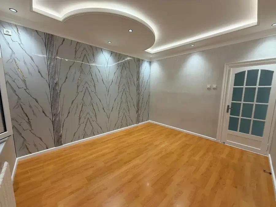 Более 5 xonali kvartira sotiladi − 100 m²