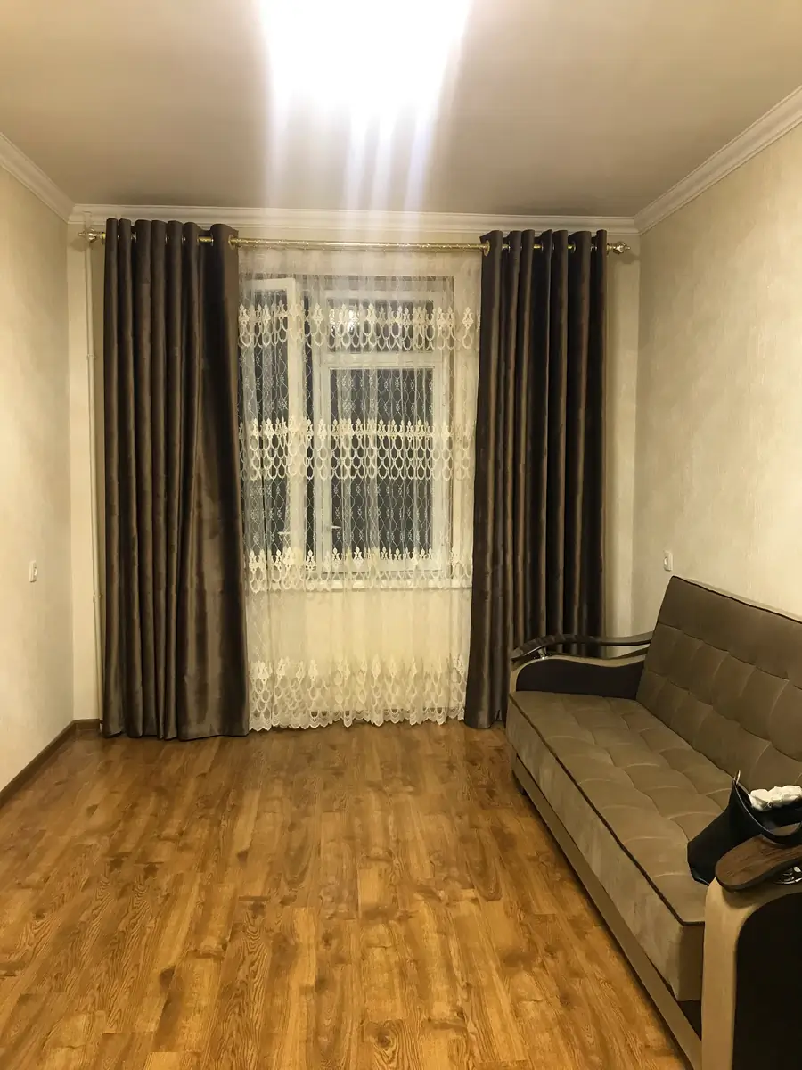 Сдается 2-комнатная квартира − 55 м²