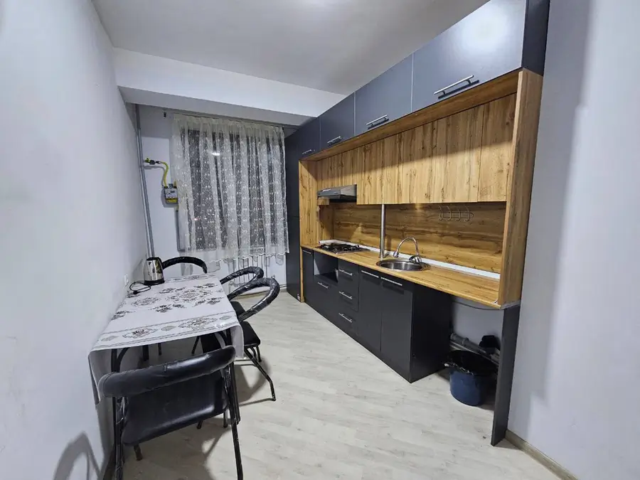 Продается 3-комнатная квартира − 87 м²