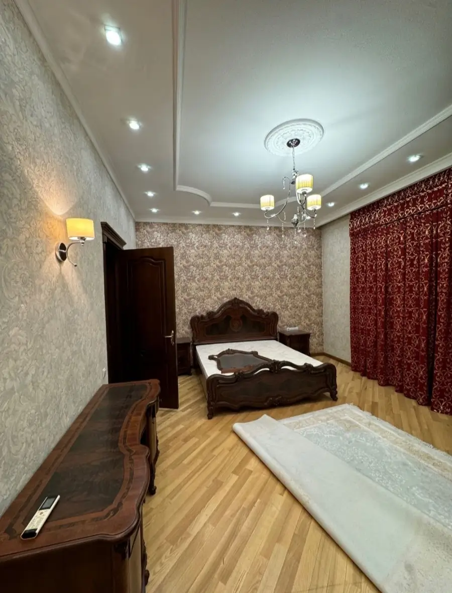 Ijaraga 4 xonali kvartira − 190 m²