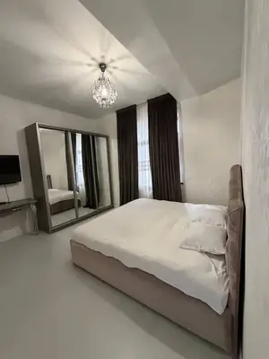 Сдается 2-комнатная квартира − 60 м²