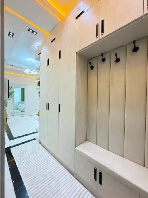 3 xonali kvartira sotiladi − 93 m²