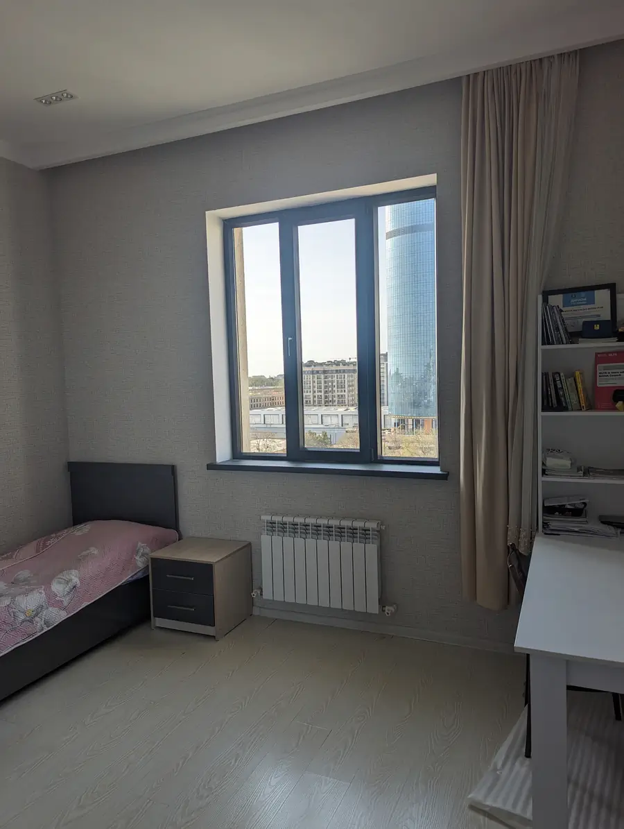 Продается 3-комнатная квартира − 90 м²