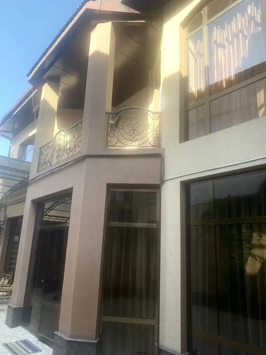 Ijaraga 2 qavatli uy − 250 m²