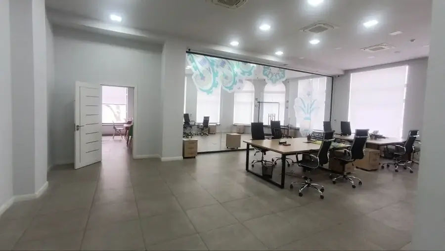 Ijaraga ofis − 450 m²