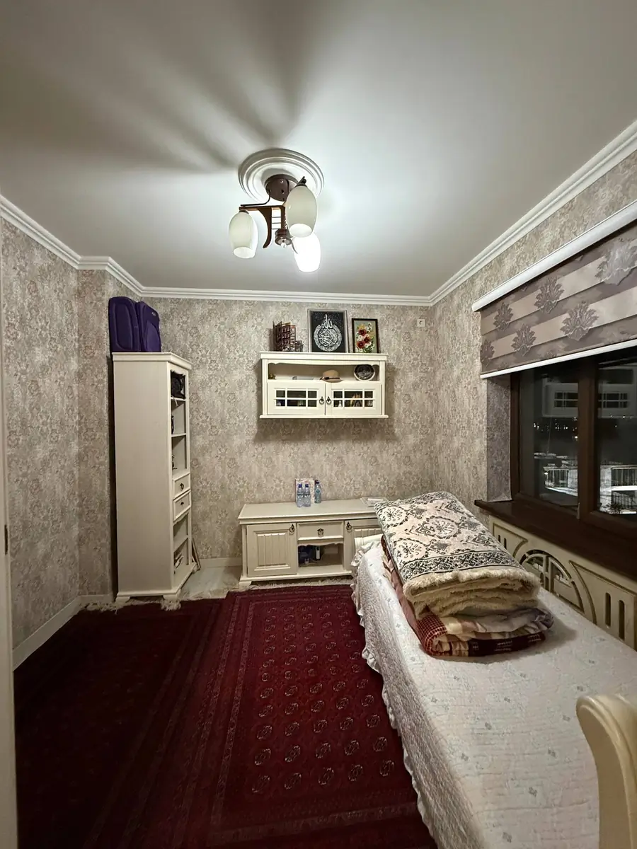 4 xonali kvartira sotiladi − 96 m²