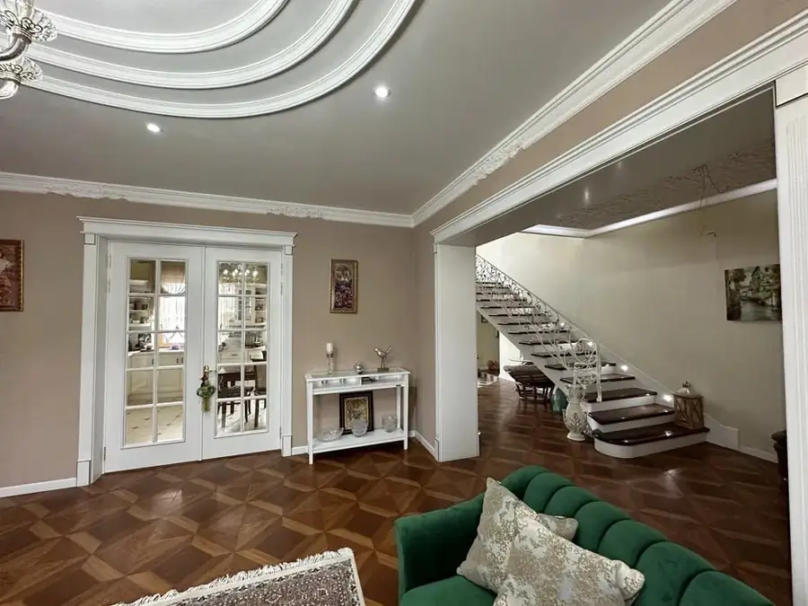 Ijaraga 2 qavatli uy − 250 m²