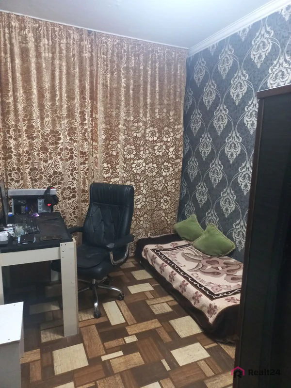 3 xonali kvartira sotiladi − 72 m²