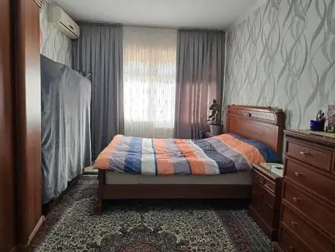 4 xonali kvartira sotiladi − 80 m²