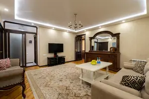 Посуточно 3-комнатная квартира − 85 м²