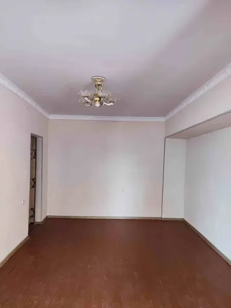 1-комнатная квартира − 42 м², 2/4 этаж
