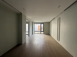 3 qavatli uy − 240 m², 1.6 sot.