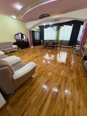 Сдается 3-комнатная квартира − 161 м²