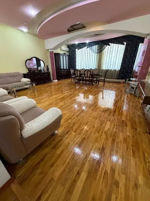 Сдается 3-комнатная квартира − 161 м²