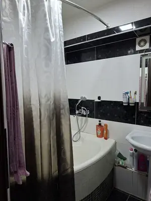 Продается 3-комнатная квартира − 67 м²
