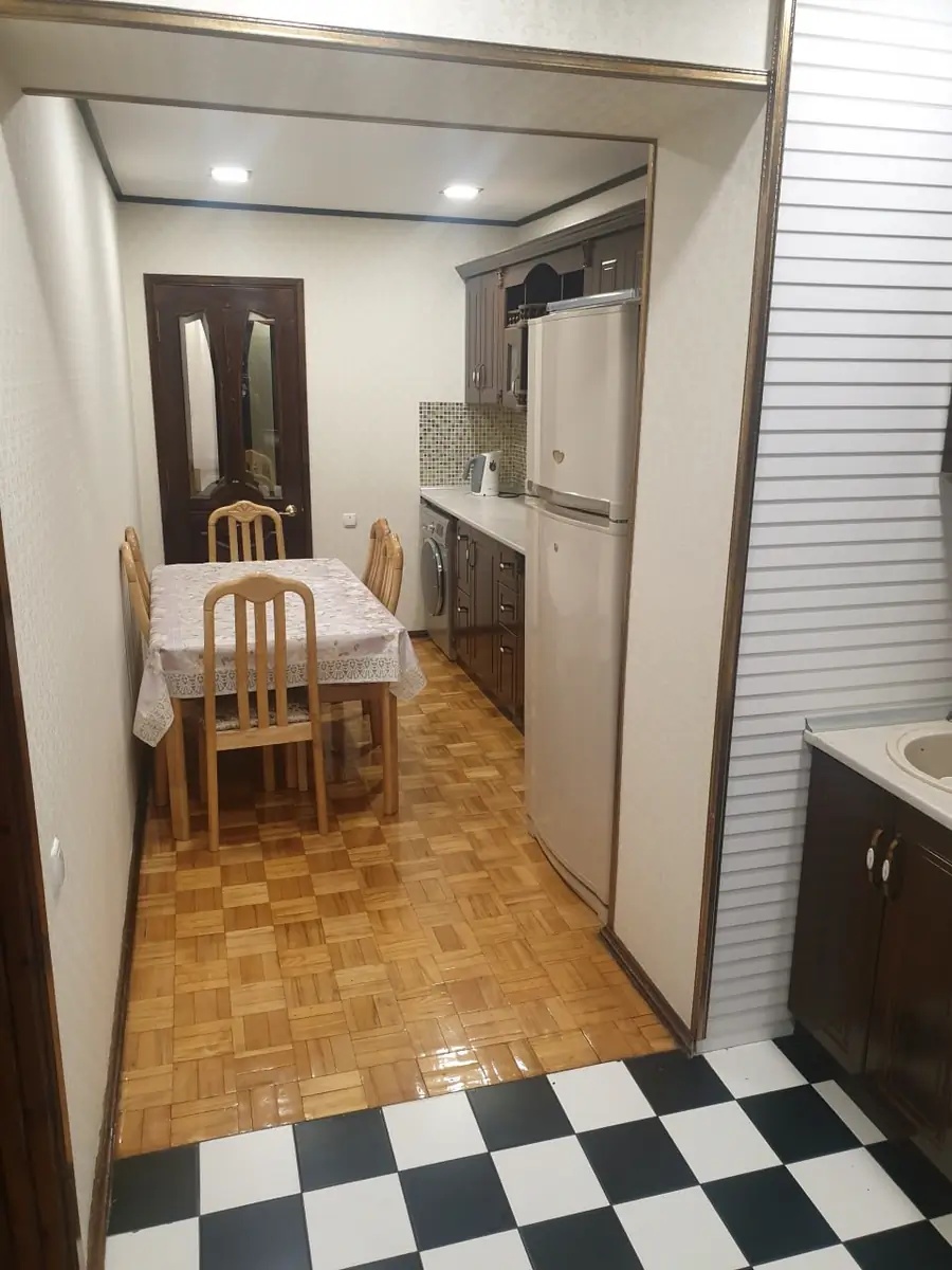 Продается 4-комнатная квартира − 156 м²