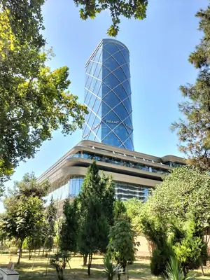 4 xonali kvartira sotiladi − 95 m²