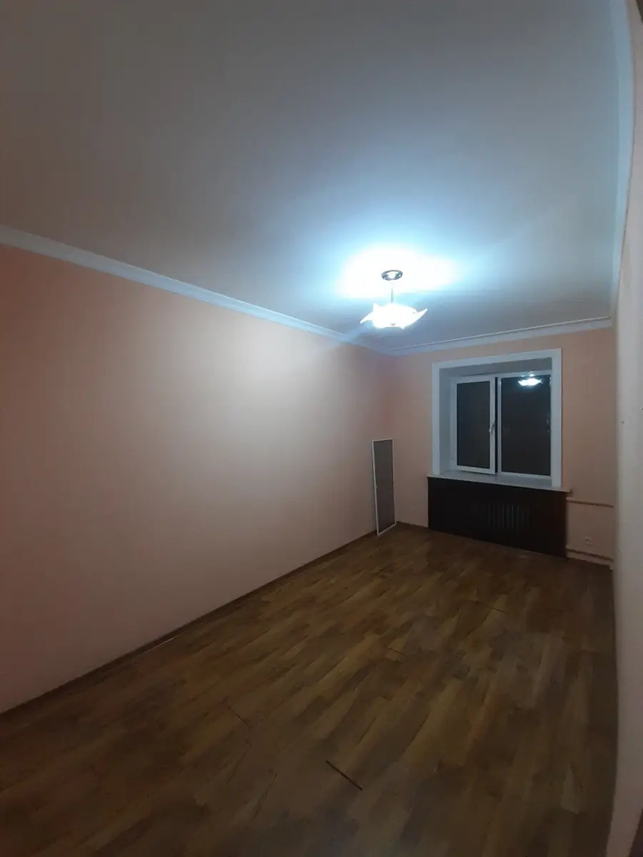 3 xonali kvartira sotiladi − 68 m²