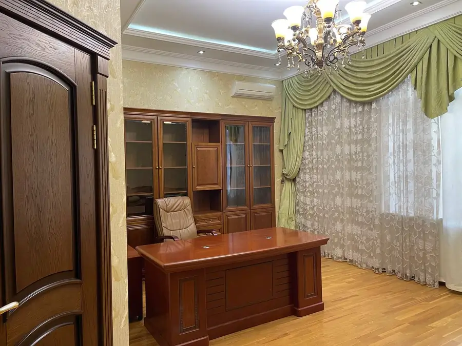 Продается 2-этажный дом − 330 м²