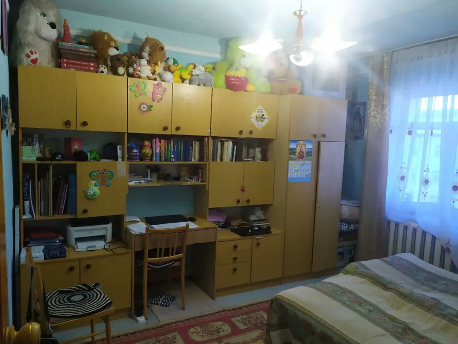 4 xonali kvartira sotiladi − 79 m²