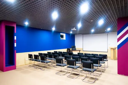 Konferents zal − 90 m² 