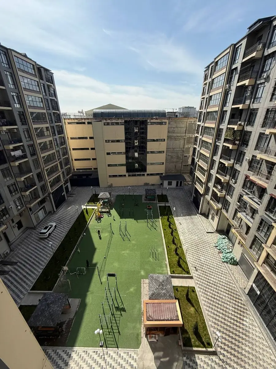 Сдается 3-комнатная квартира − 90 м²