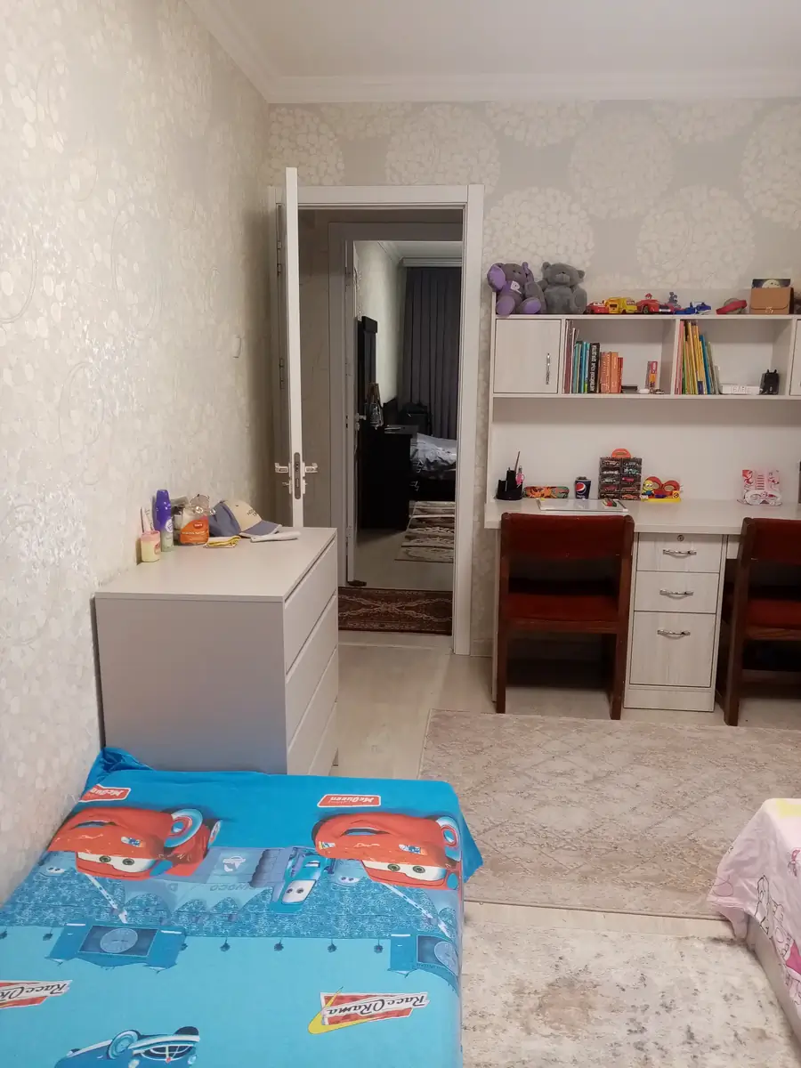 Продается 3-комнатная квартира − 60 м²