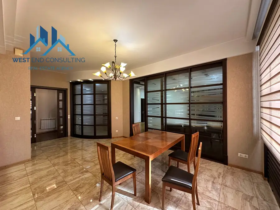 Сдается 3-комнатная квартира − 160 м²