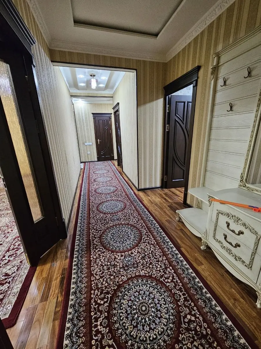 Сдается 4-комнатная квартира − 100 м²