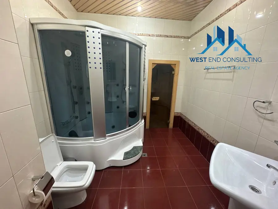 Ijaraga 4 xonali kvartira − 220 m²