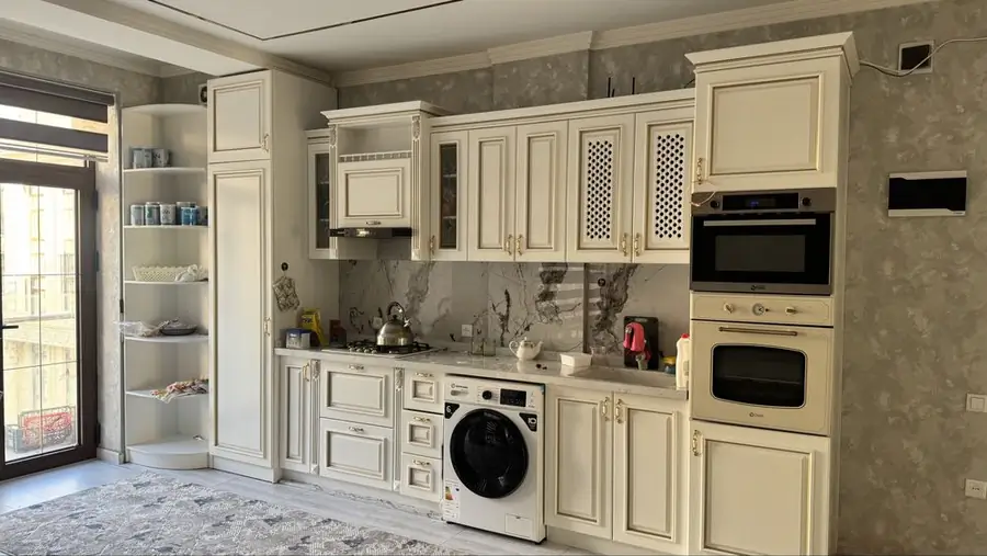 Сдается 3-комнатная квартира − 100 м²