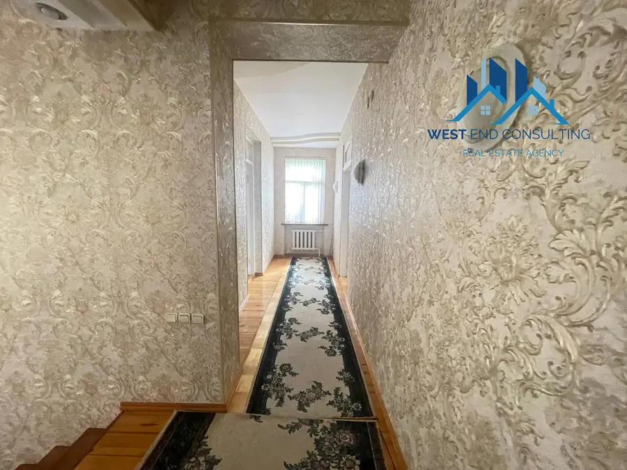 Ijaraga 2 qavatli uy − 370 m²