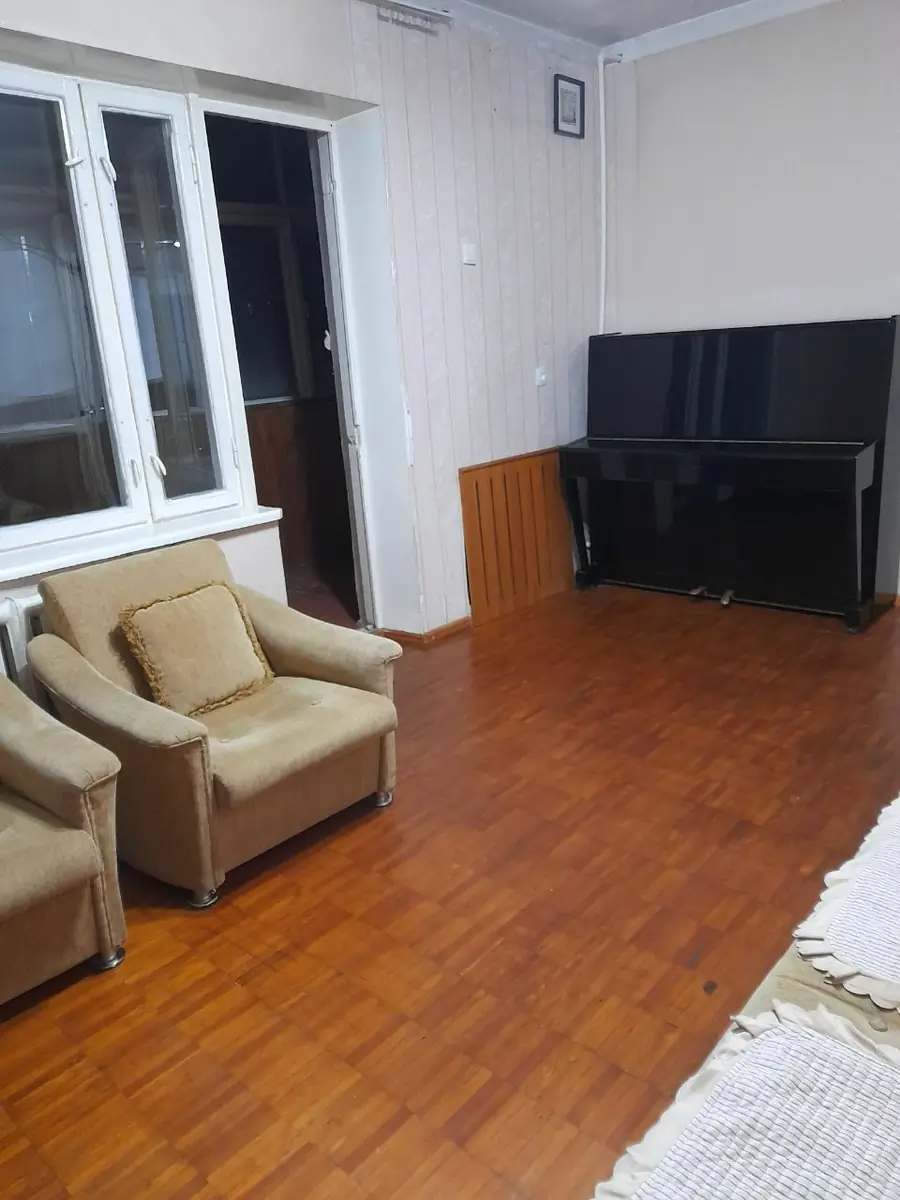 Продается 2-комнатная квартира − 56 м²